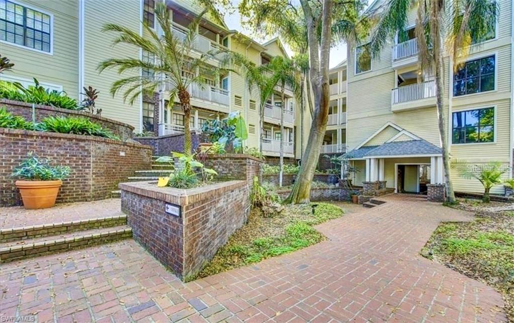 HYDE PARK CONDOMINIUM - Residential