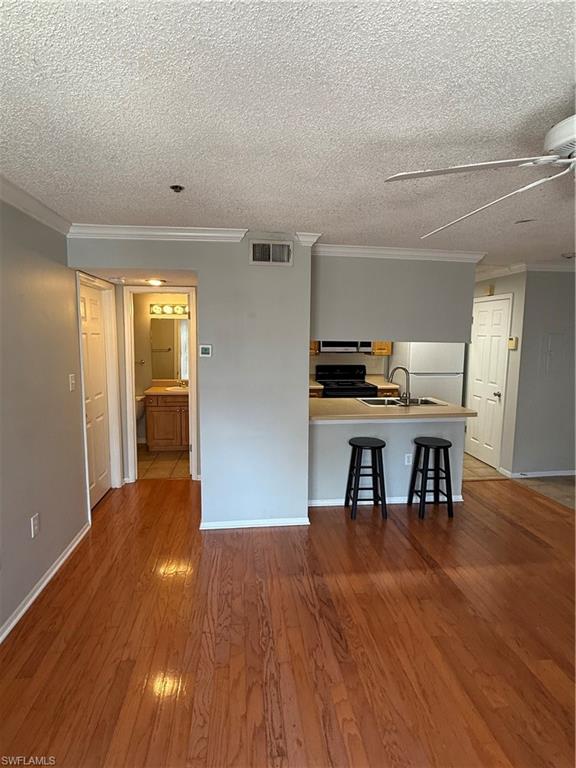 HYDE PARK CONDOMINIUM - Residential