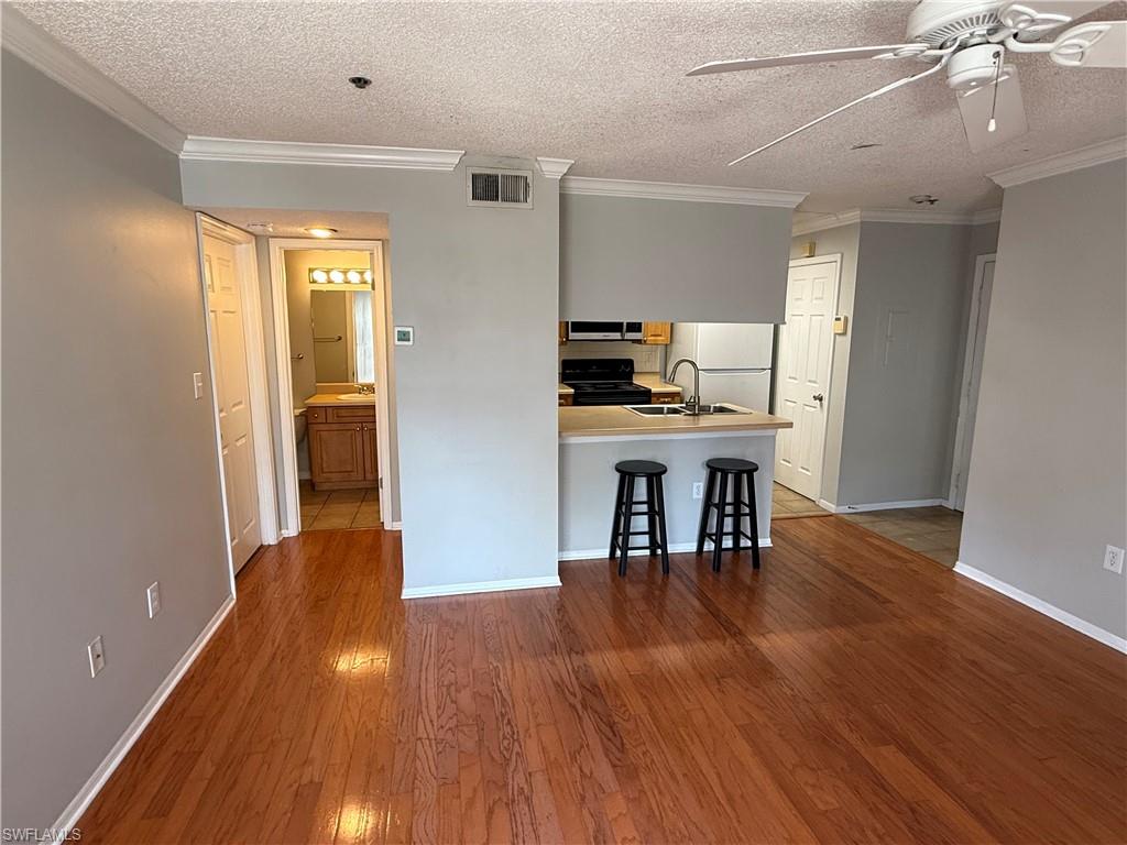 HYDE PARK CONDOMINIUM - Residential