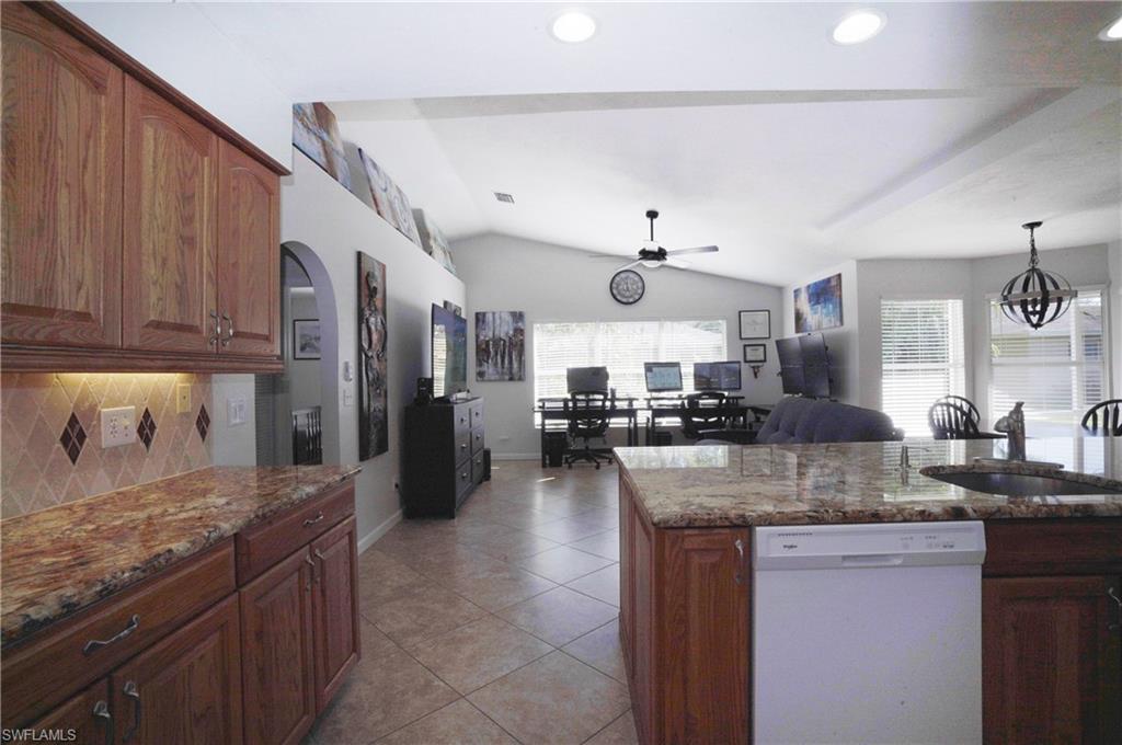 COUNTRY OAKS - Residential