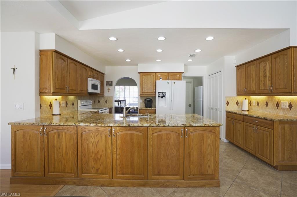 COUNTRY OAKS - Residential