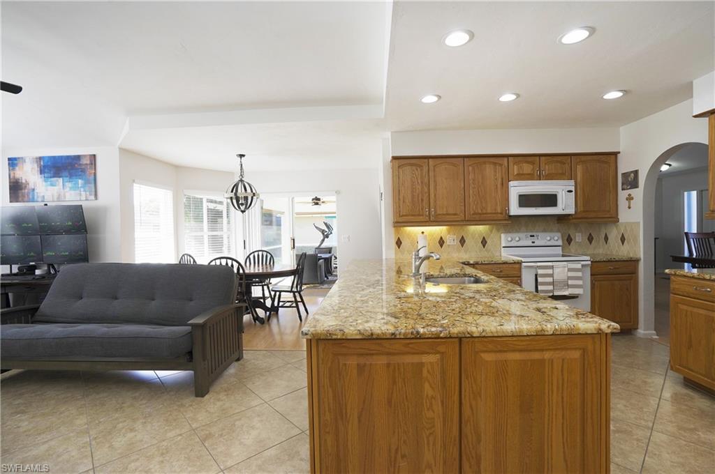 COUNTRY OAKS - Residential