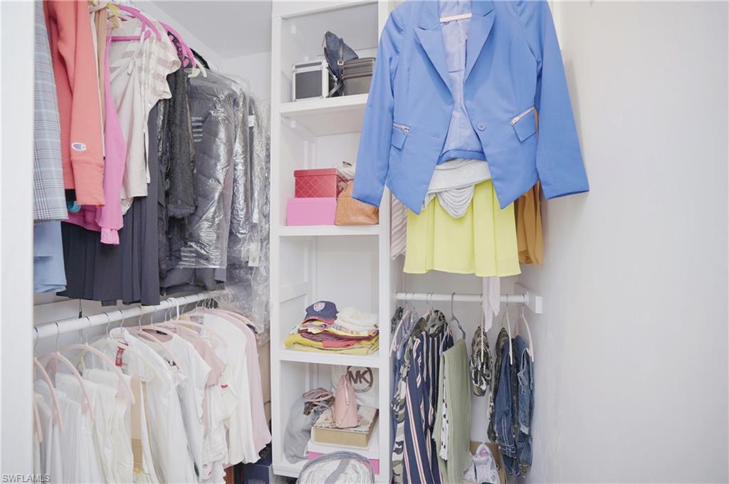 COUNTRY OAKS - Residential