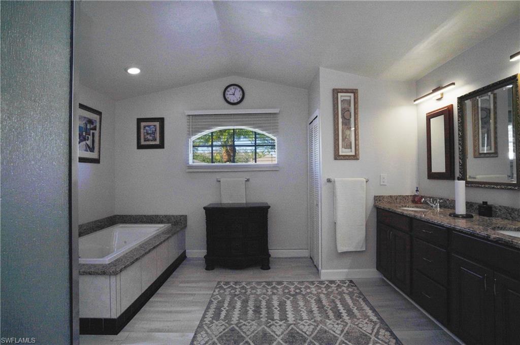 COUNTRY OAKS - Residential