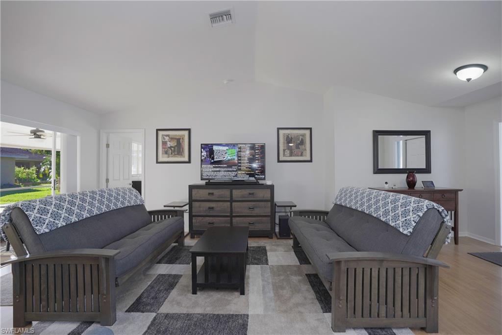 COUNTRY OAKS - Residential