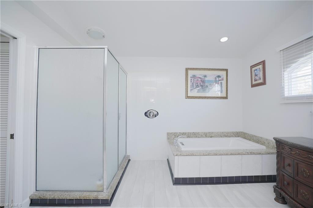 COUNTRY OAKS - Residential