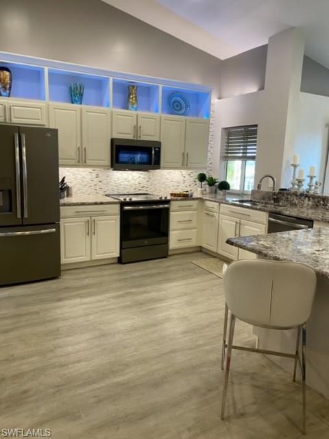 CAPSTAN II CONDO - Residential