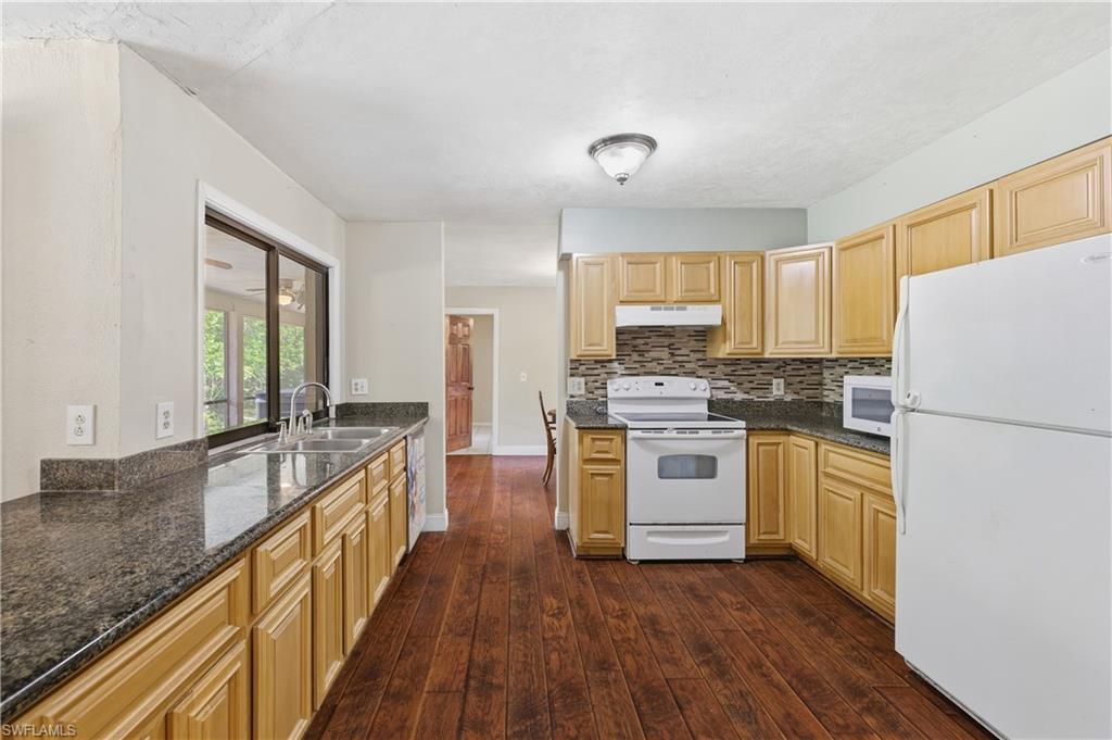 OAKES ESTATES - Land