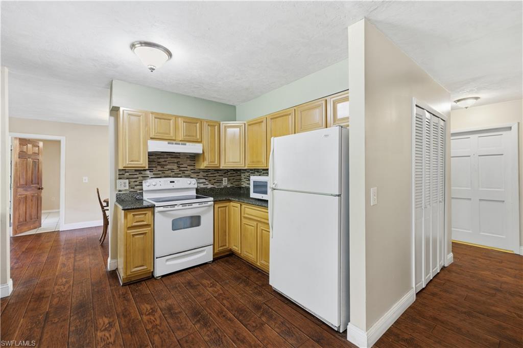 OAKES ESTATES - Land