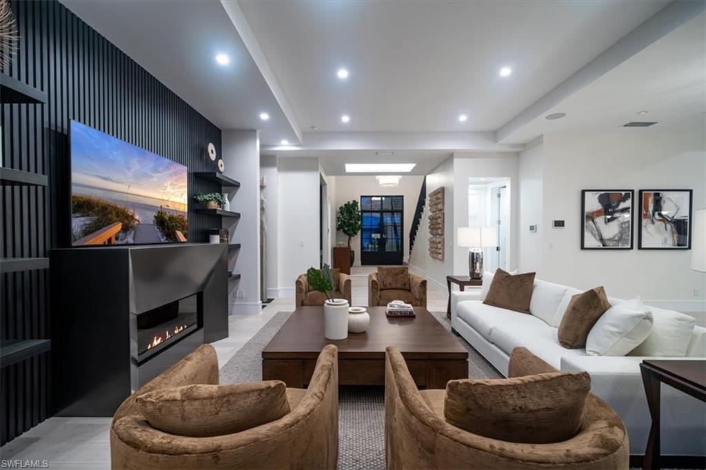 ROYAL HARBOR - Residential