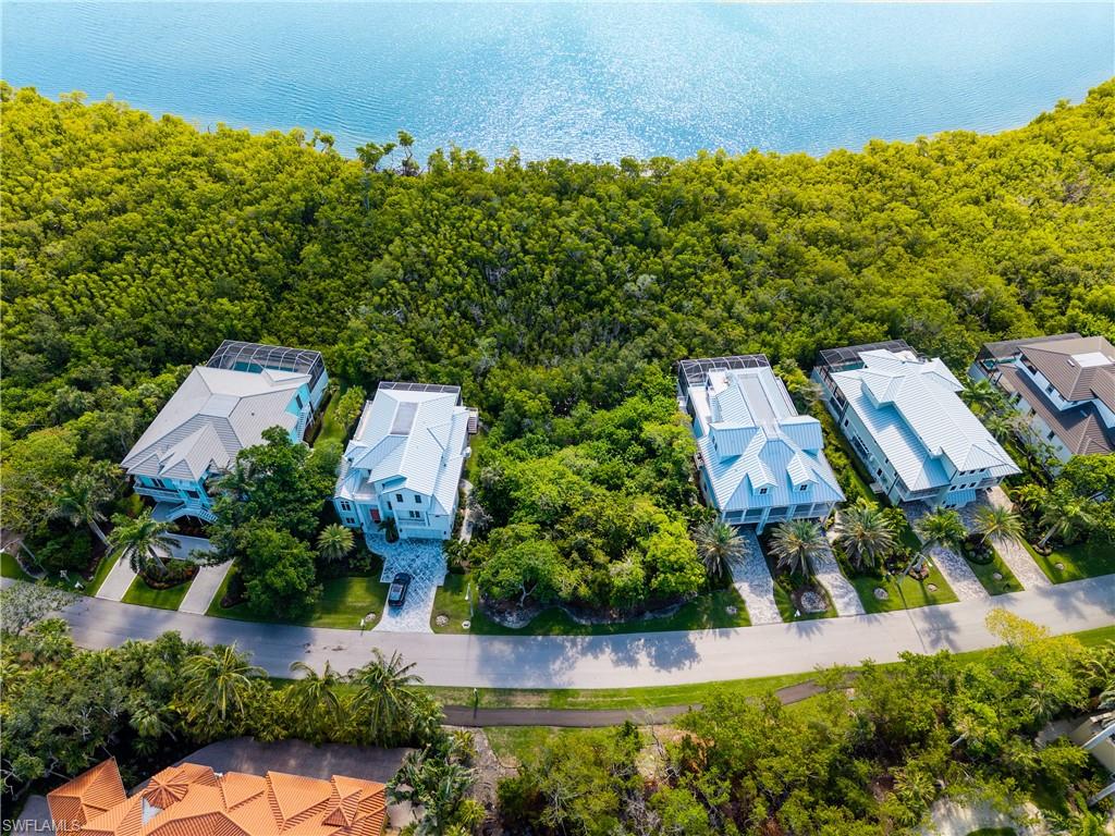 HIDEAWAY BEACH - Land