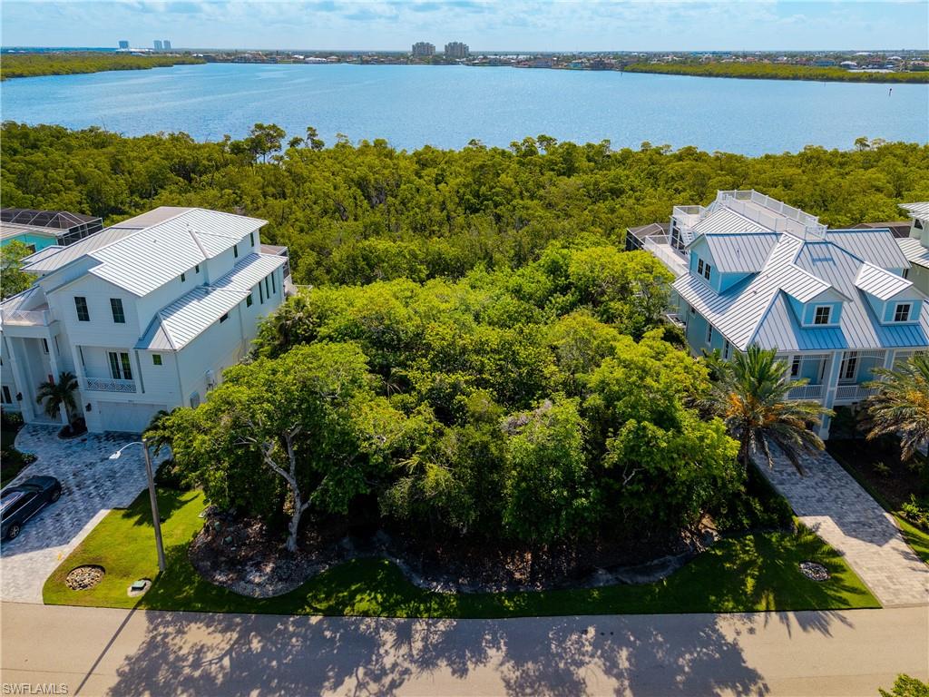 HIDEAWAY BEACH - Land