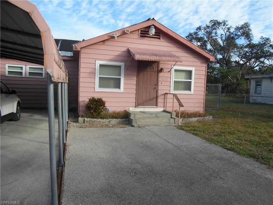 CASH OFFERS ONLY.  BEING SOLD AS IS WHERE IS WITH NO WARRANTY EXPRESSED OR IMPLIED.  HOME WAS FLOOD BY HURRICANE IVAN.  SERPRO WAS HIRED TO DRY HOME OUT.  DAMAGE DRYWALL HAS BEEN REPLACED.  HOME NEEDS NEW KITCHEN, APPLIANCES, FLOORING, BATH ROOM VANITIES AND TOILET INSTALLED. PRICE TO SELL.  GOOD LOCATION JUST MINUTES TO DOWNTOWN NAPLES.