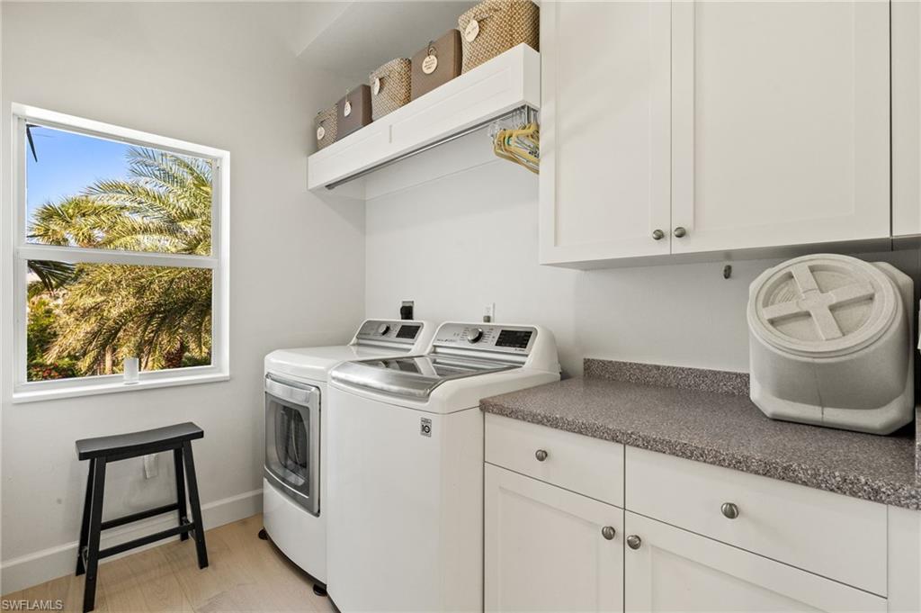 LOS COLONY - Residential