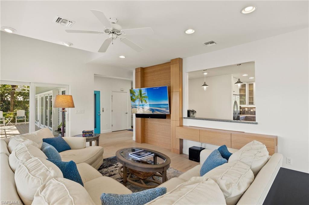 LOS COLONY - Residential