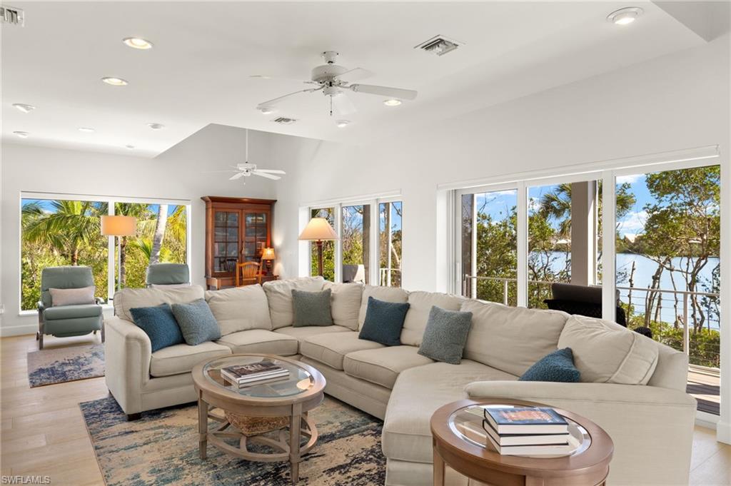 LOS COLONY - Residential