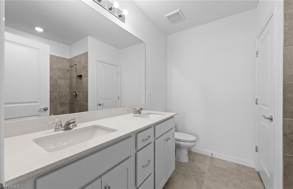 WHISPERING LAKES - Residential