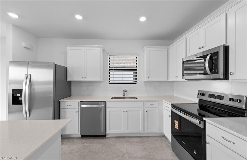 WHISPERING LAKES - Residential