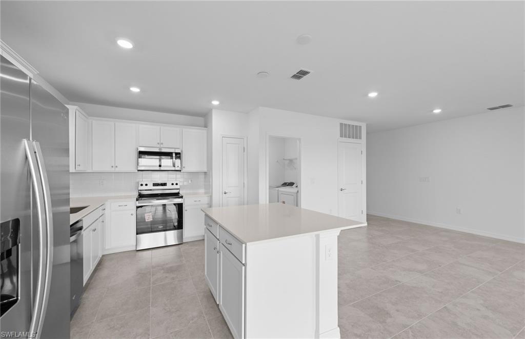 WHISPERING LAKES - Residential