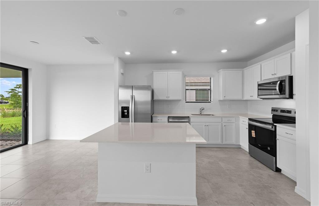 WHISPERING LAKES - Residential