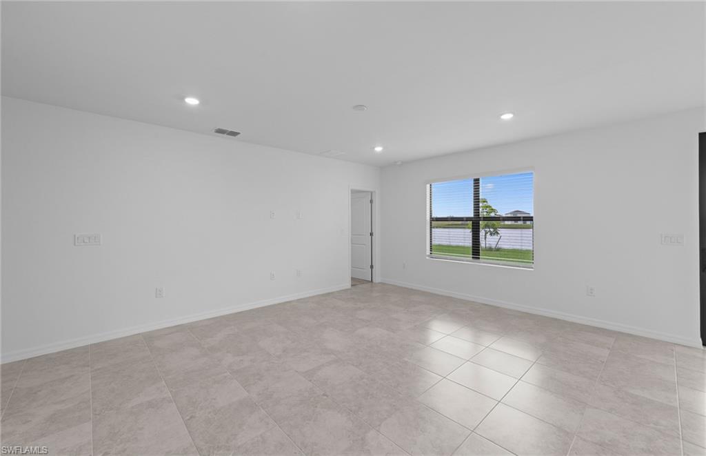 WHISPERING LAKES - Residential