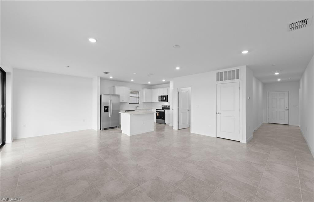 WHISPERING LAKES - Residential