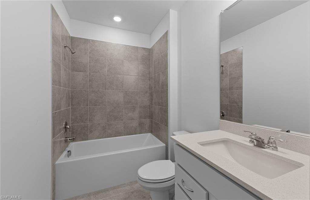 WHISPERING LAKES - Residential