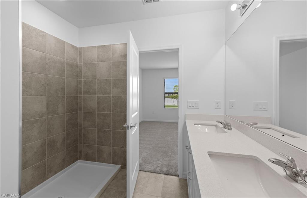 WHISPERING LAKES - Residential