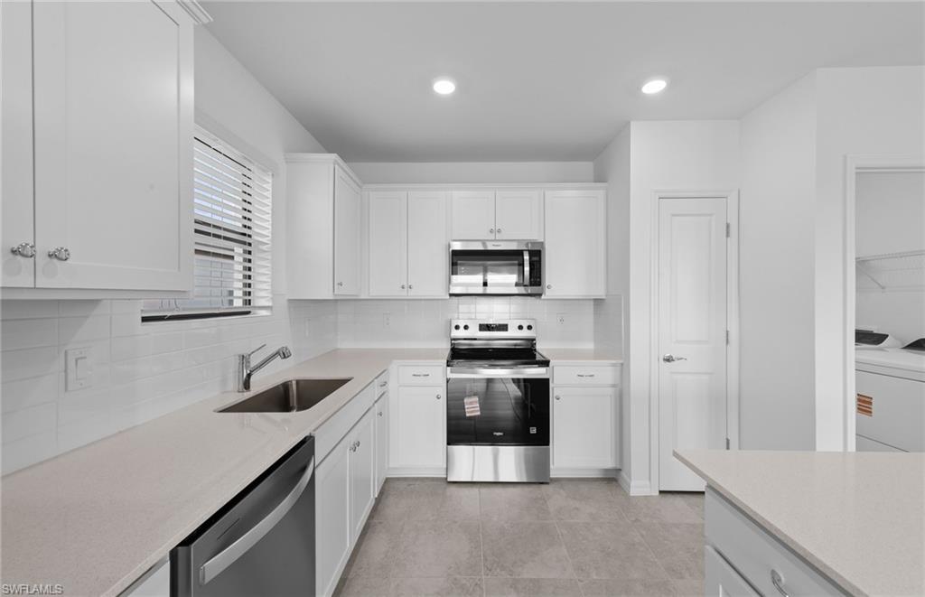 WHISPERING LAKES - Residential