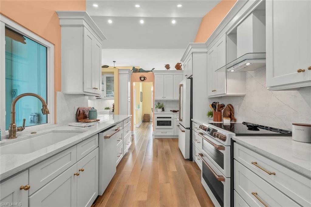 BEACHVIEW COUNTRY CLUB ESTATES - Residential