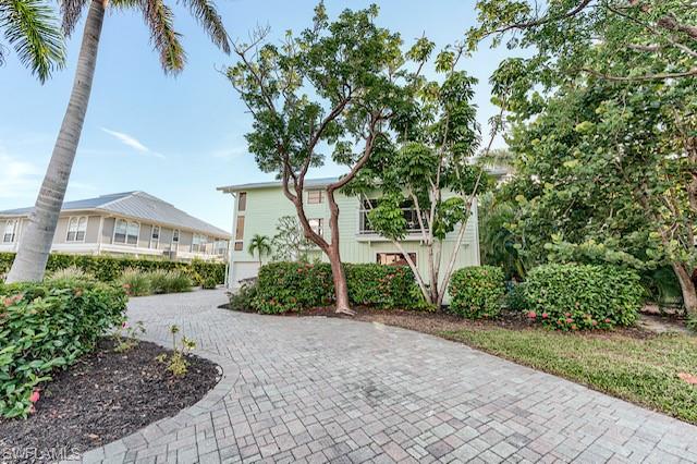 SIESTA ISLES - Residential