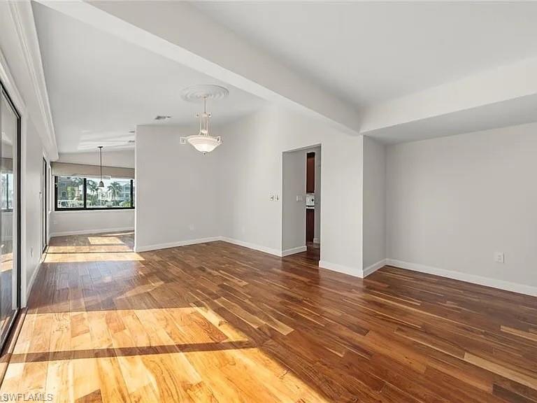 SIESTA ISLES - Residential