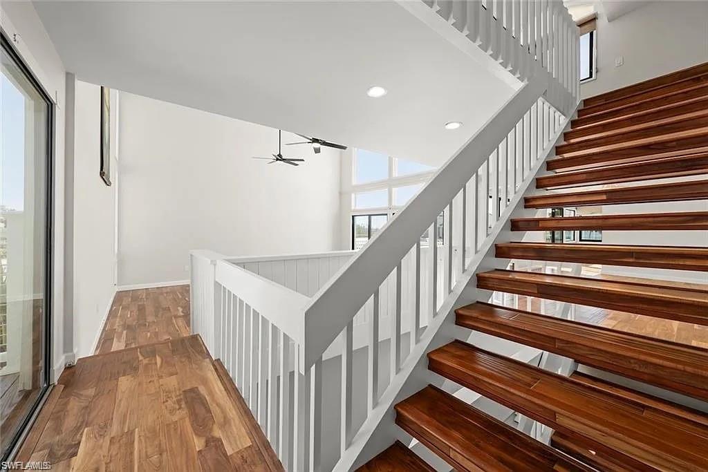 SIESTA ISLES - Residential