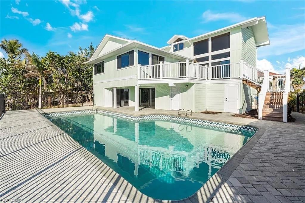 SIESTA ISLES - Residential