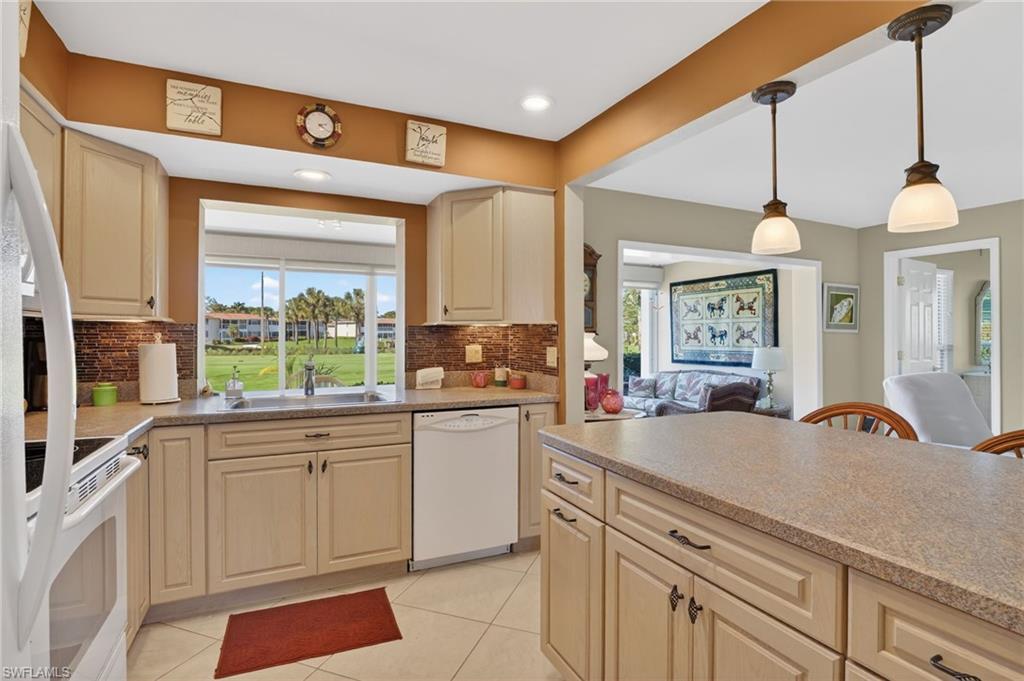 LAKEWOOD VILLAS - Residential