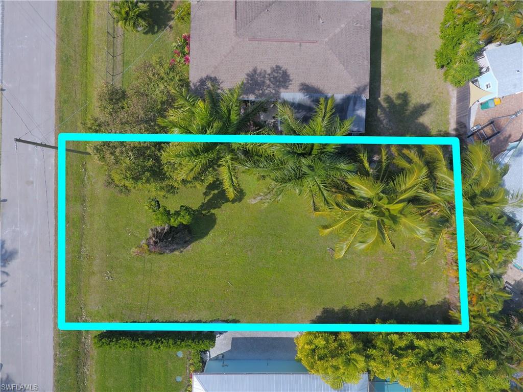 ISLES OF CAPRI - Land