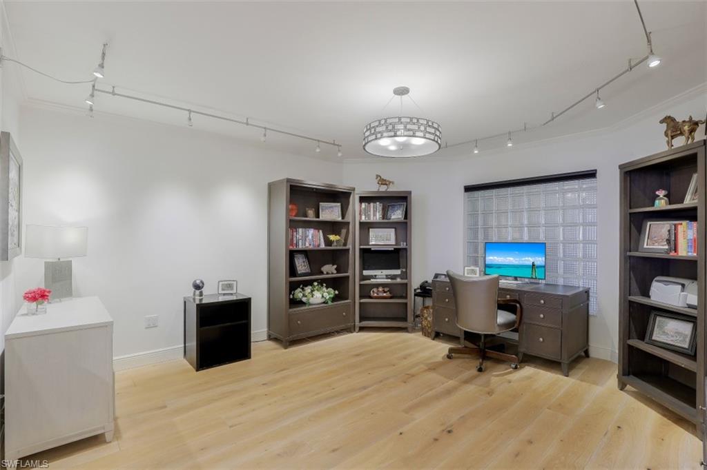 BEACH HOUSE AT NAPLES CAY - Residential