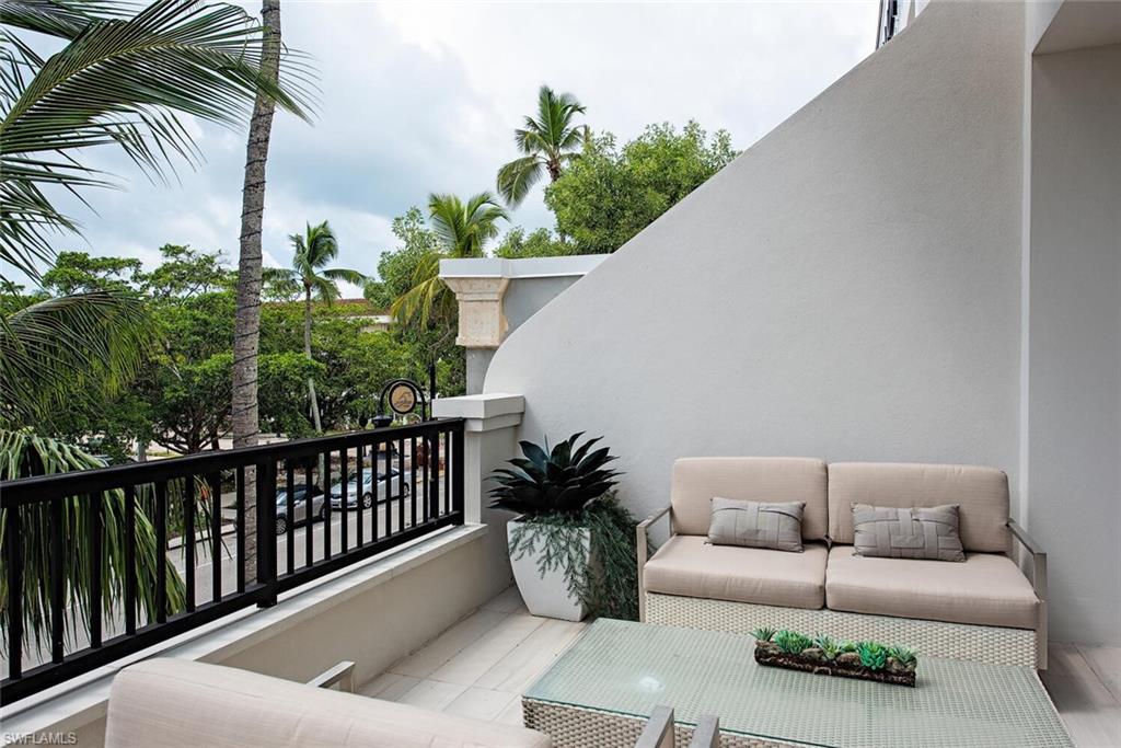 RESIDENCES AT 5TH & 5TH - Residential