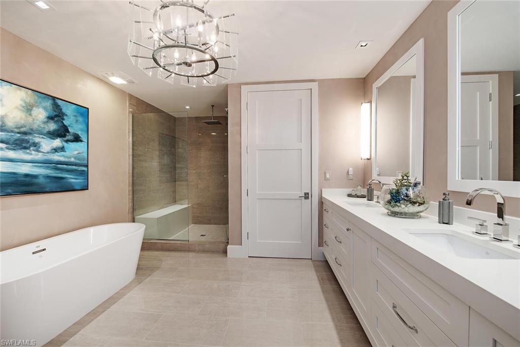 RESIDENCES AT 5TH & 5TH - Residential