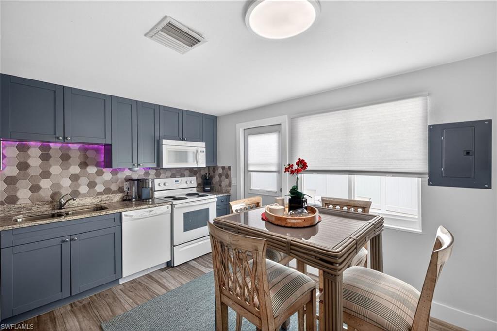 NAPLES PARK - Residential