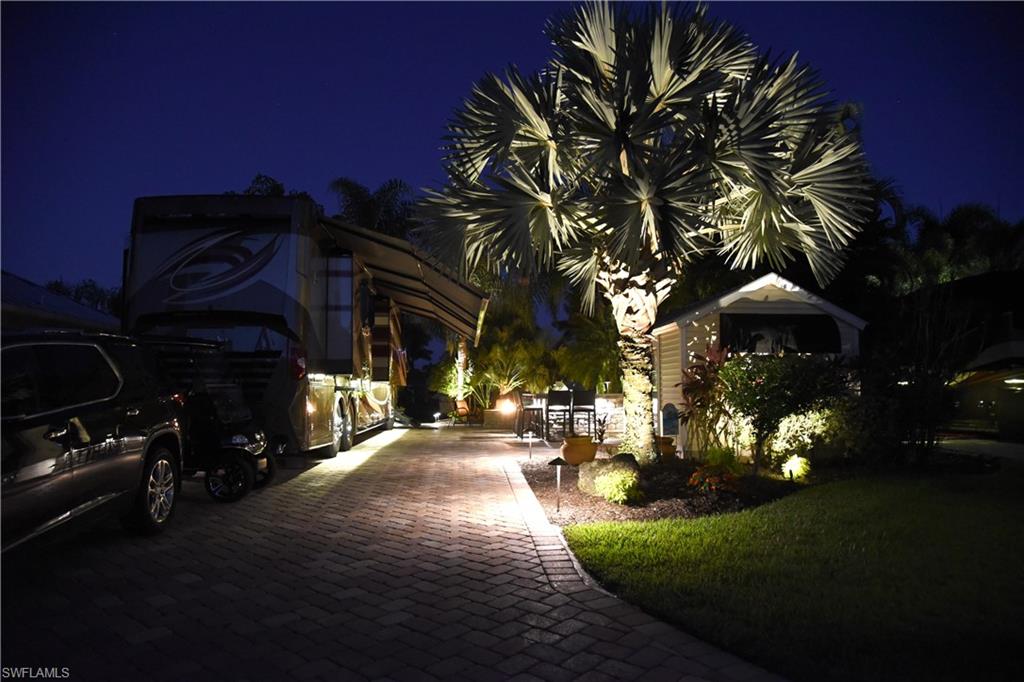 RIVERBEND MOTORCOACH RESORT - Land