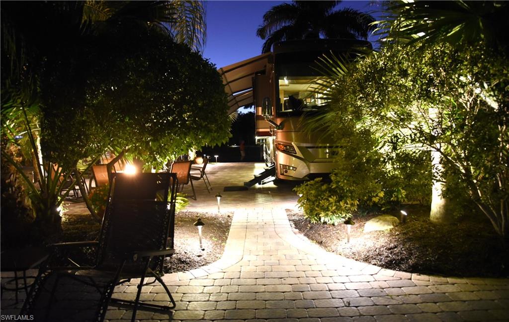 RIVERBEND MOTORCOACH RESORT - Land