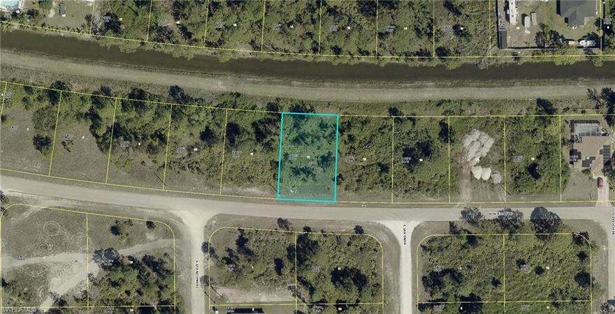Nice quarter acre lot in southeast Lehigh Acres. This lot has great potential. Agents please read confidential notes.