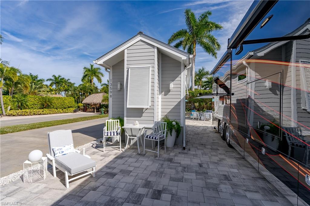 NAPLES MOTORCOACH RESORT - Land