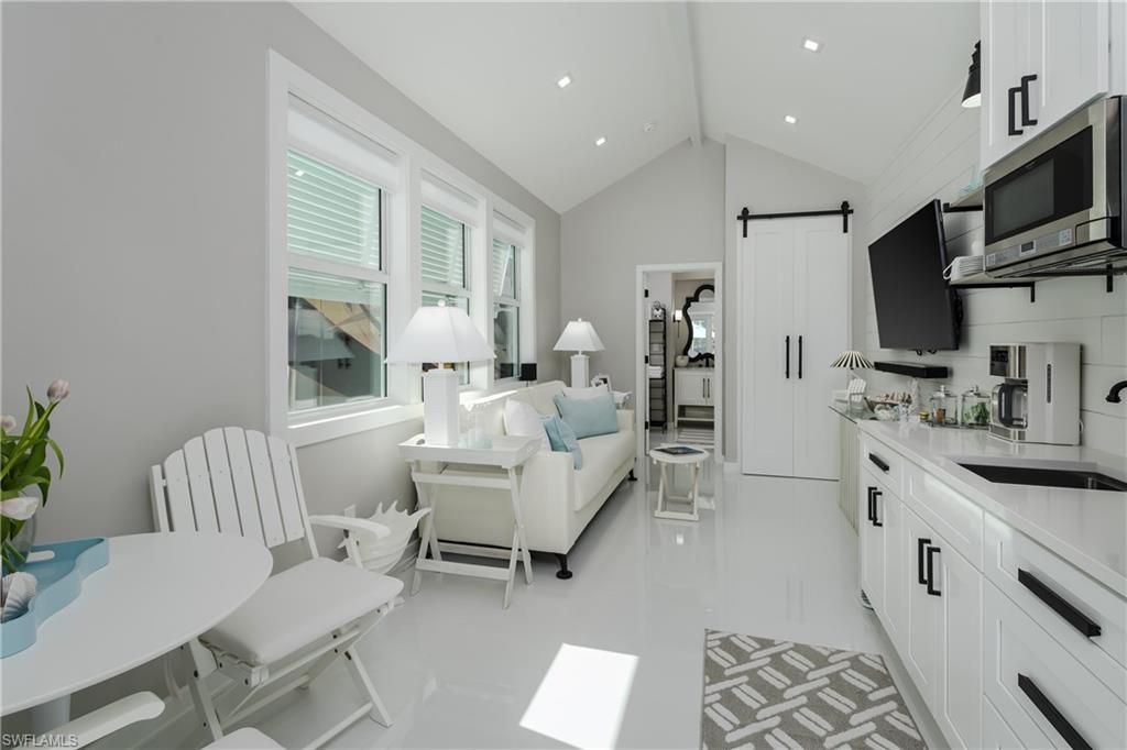 NAPLES MOTORCOACH RESORT - Land