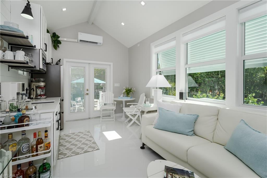 NAPLES MOTORCOACH RESORT - Land