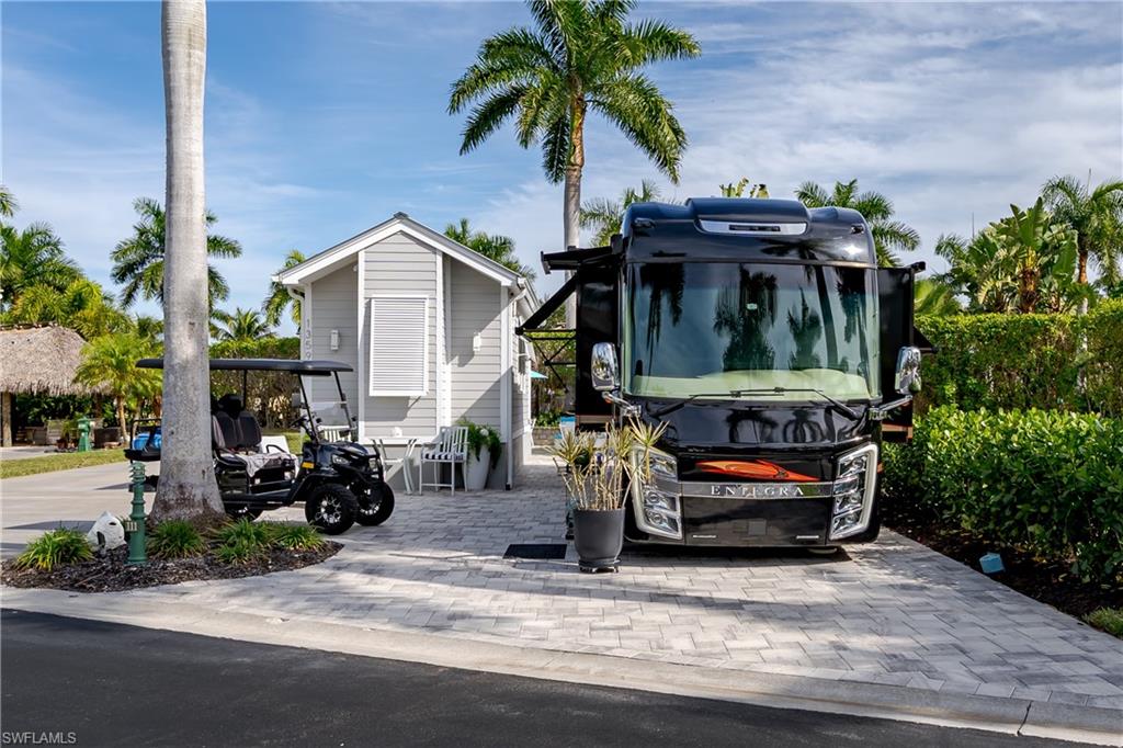 NAPLES MOTORCOACH RESORT - Land