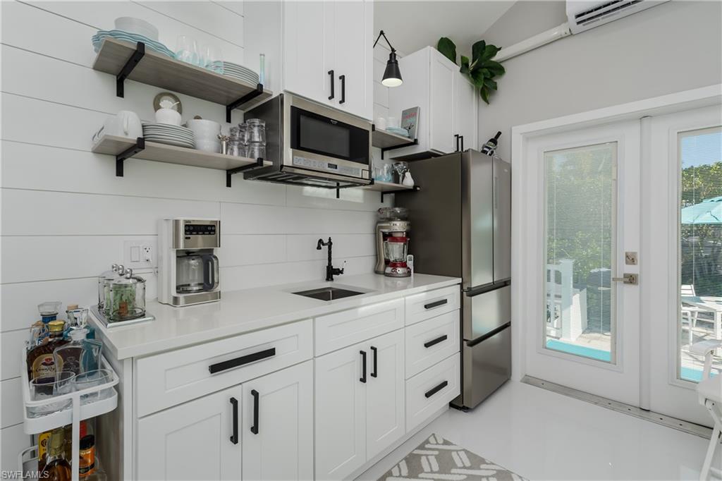 NAPLES MOTORCOACH RESORT - Land