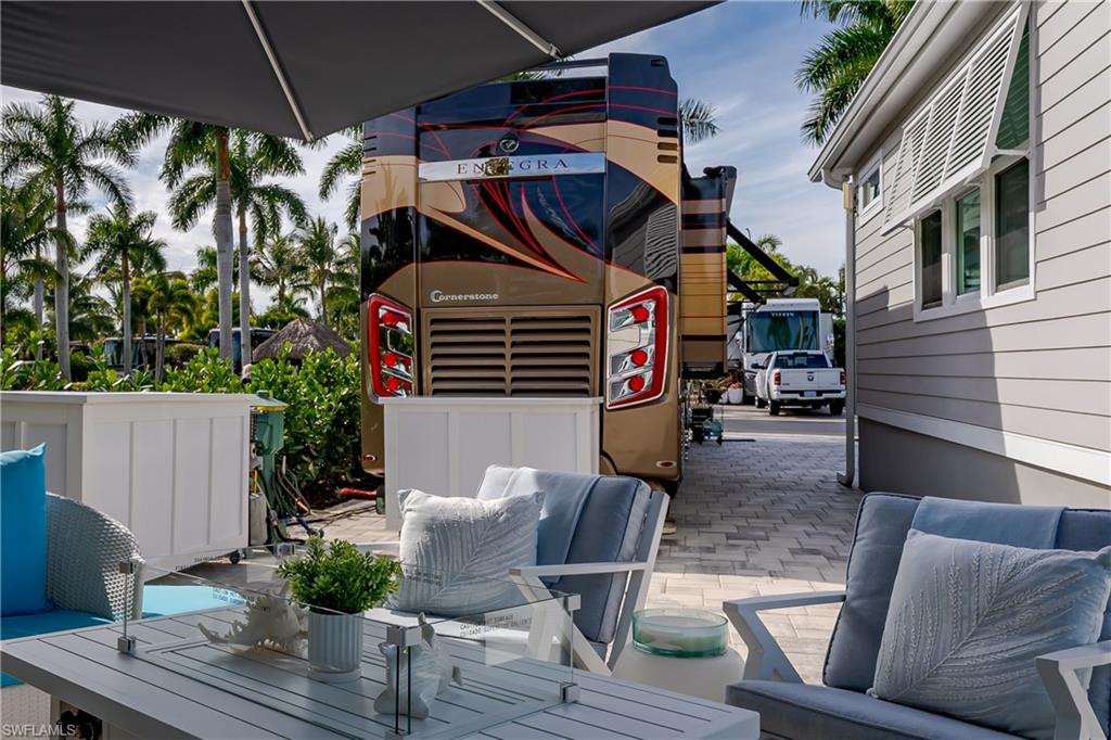 NAPLES MOTORCOACH RESORT - Land