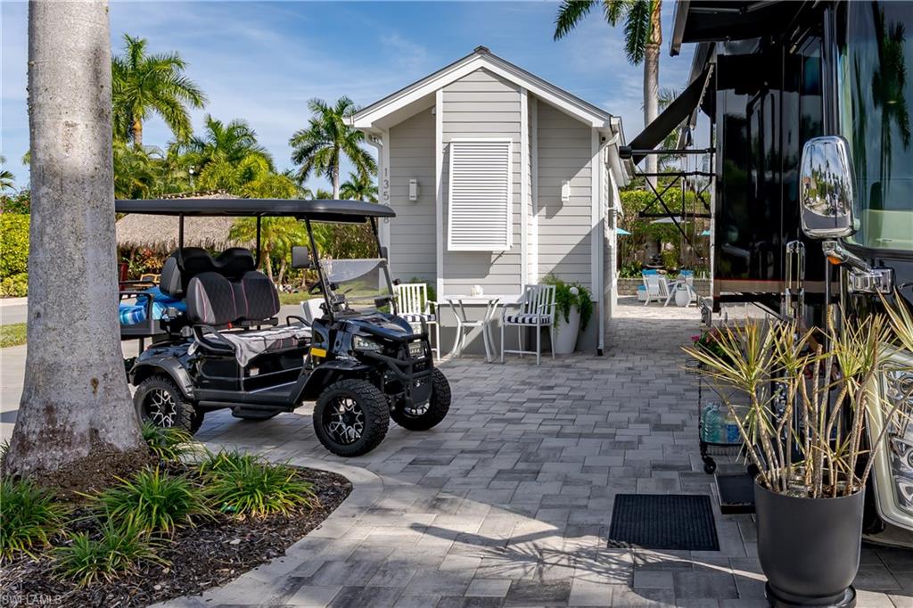 NAPLES MOTORCOACH RESORT - Land